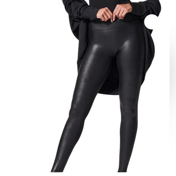 SPANX.   Black Leggings - Picture 1 of 8